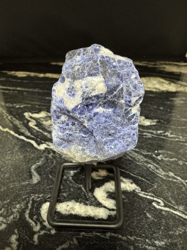 Sodalite du Brésil sur socle