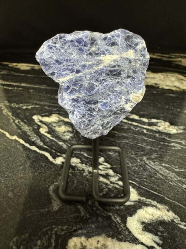 Sodalite du Brésil sur socle