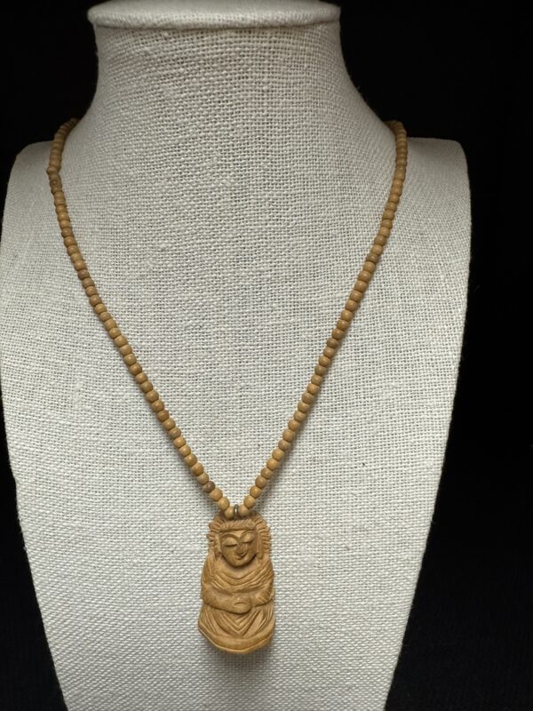 Collier et pendentif bouddha en Bois de santal.